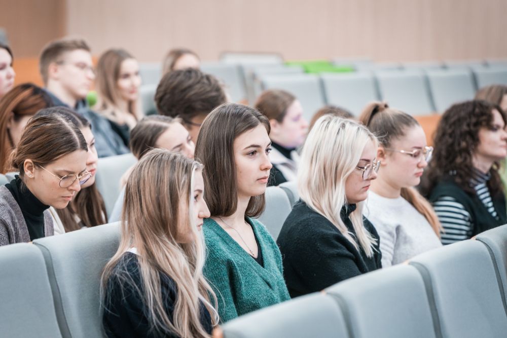 Cilvēki konferencē
