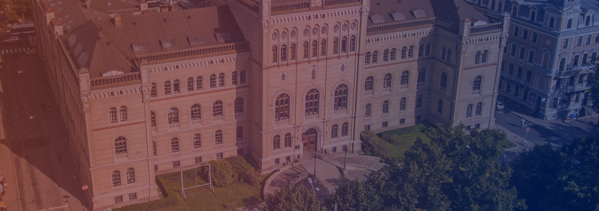 Latvijas Universitātes galvenā ēka Raiņa bulvārī 19 (skats no gaisa)